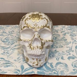White Halloween 🎃 Skull 💀 with Gold Detailing